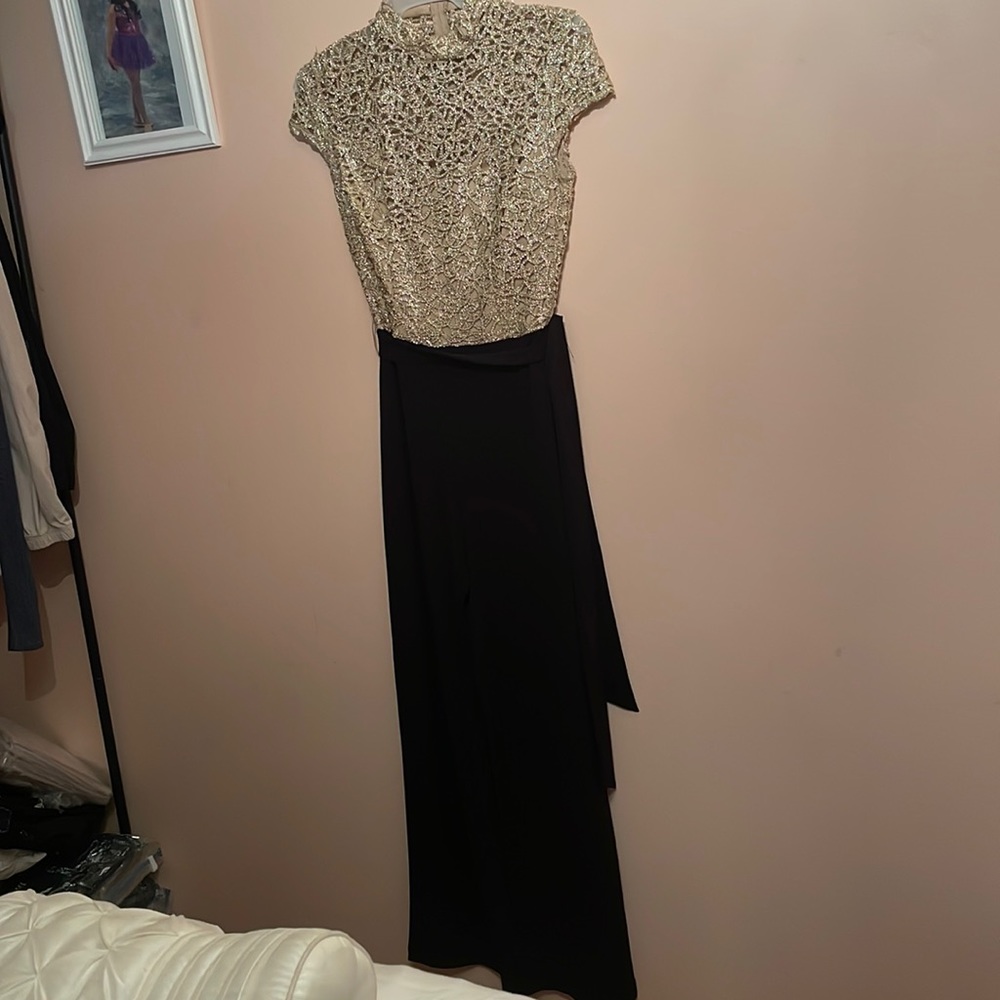 Beautiful and elegant jumpsuit in black and gold.